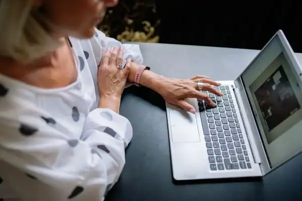 Image of woman attending online mediation Paignton services from Barker Mediation