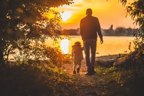 image of dad and child - parental alienation Paignton